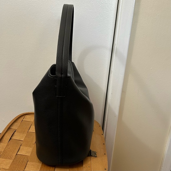 VERA BRADLEY - Outlet Slouchy Bucket Shoulder Bag - Black Faux Leather - Picture 4 of 14